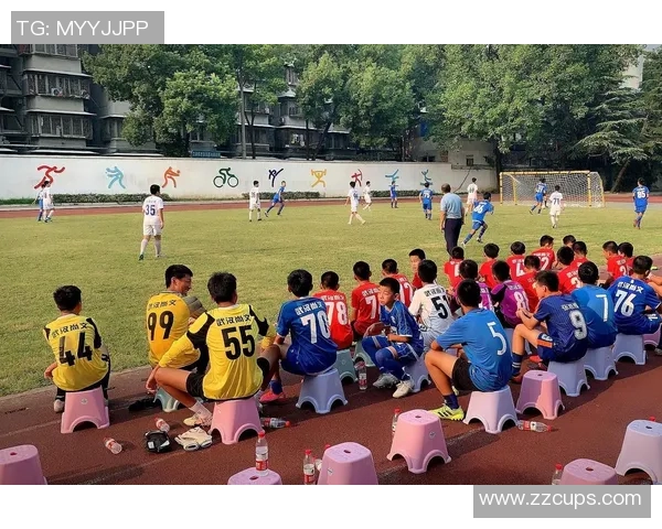 球星亲授足球课堂全面提升青少年技术与团队合作能力