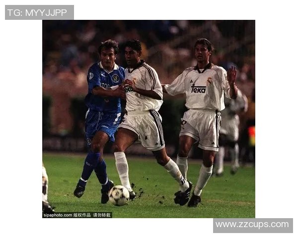 足球球星农民背后的成长故事与赛场荣耀揭秘